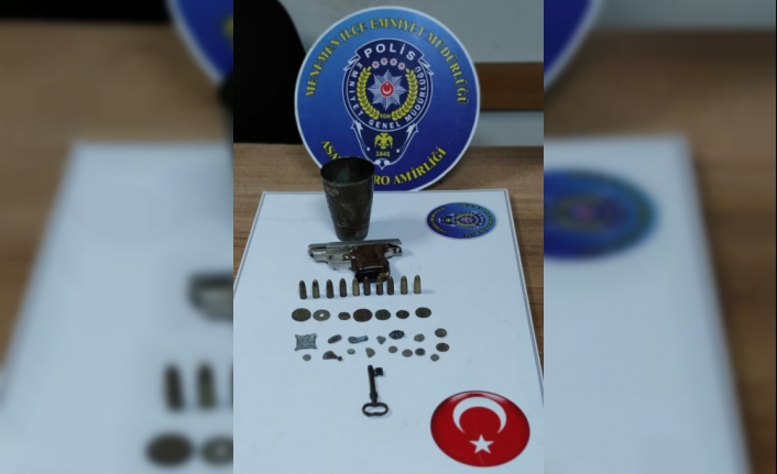 İzmir’de tarihi eser kaçakçıları yakalandı: 26 parça tarihi eser ele geçirildi
