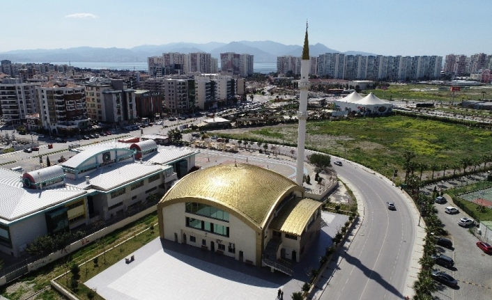 İzmir’deki camiler boş kaldı