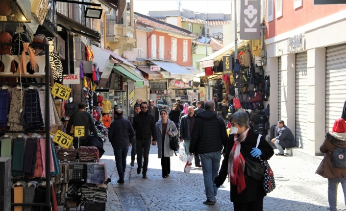 İzmir’in Tarihi Kemeraltı Çarşısı eski günlerini arattı