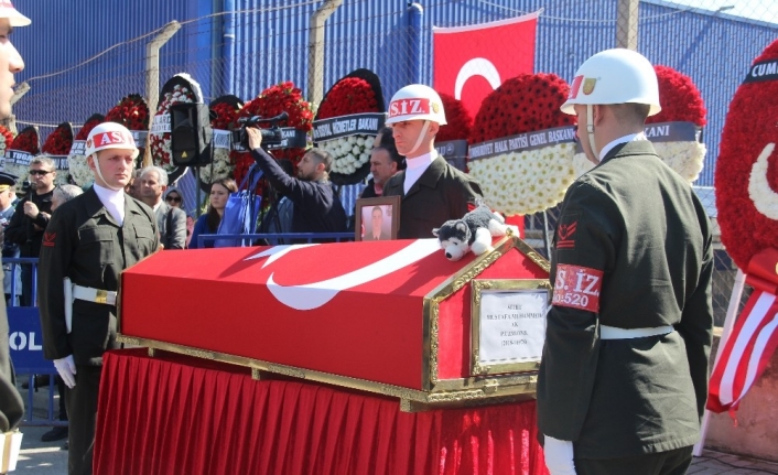 İzmirliler şehidini uğurladı