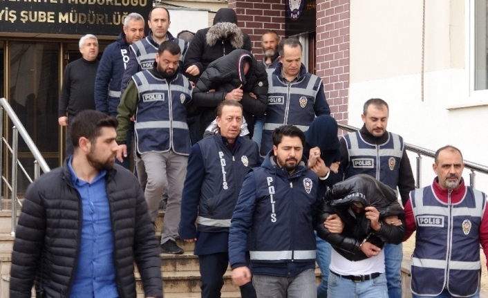 Kadınları fuhşa zorlayan 13 kişi tutuklandı