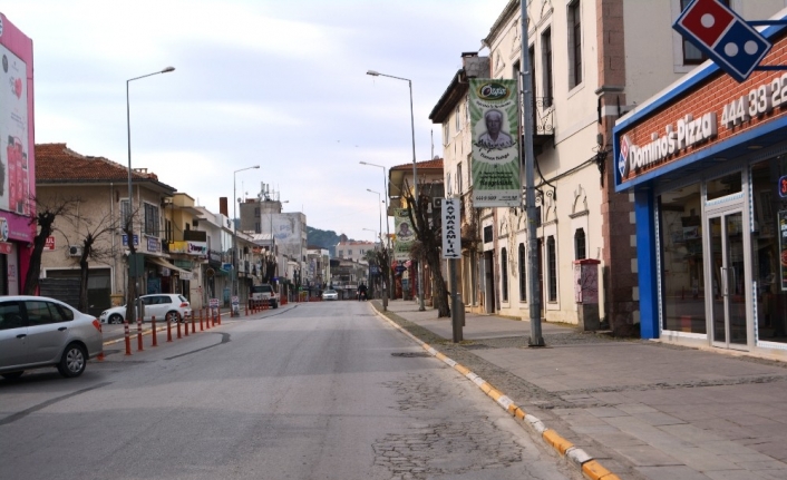 Korona virüs salgını ardından Ayvalık’ta sokaklar boşaldı