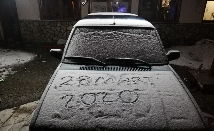 Korona virüs tedbirleri kapsamında kapatılan Uludağ’da kar sürprizi