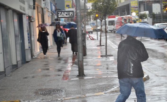 Meteorolojiden soğuk ve yağışlı hava uyarısı