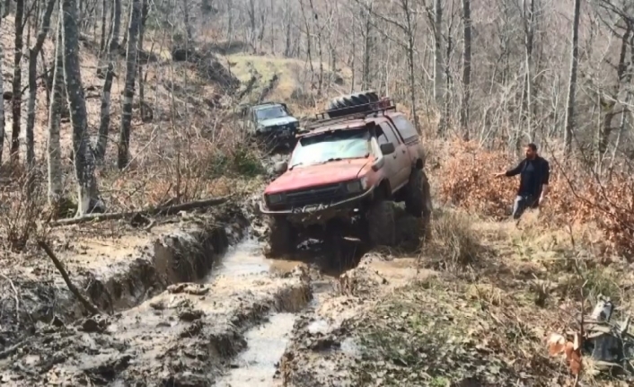 Off-road tutkunları evde kalanlar için araziye çıktı