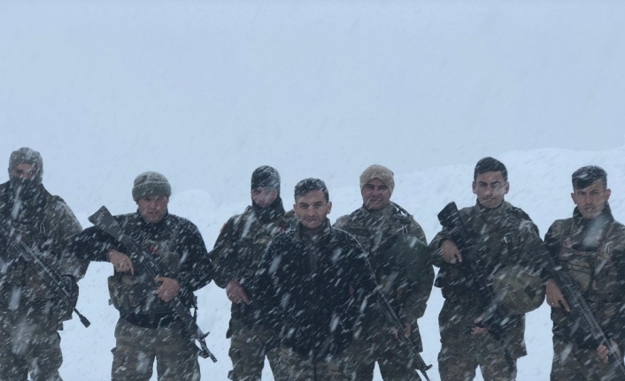 Sınırdaki Mehmetçikten ‘Evde kal çağrısı’