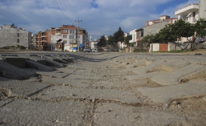 Tamir edilen yollar çöktü, sürücüler zor anlar yaşıyor