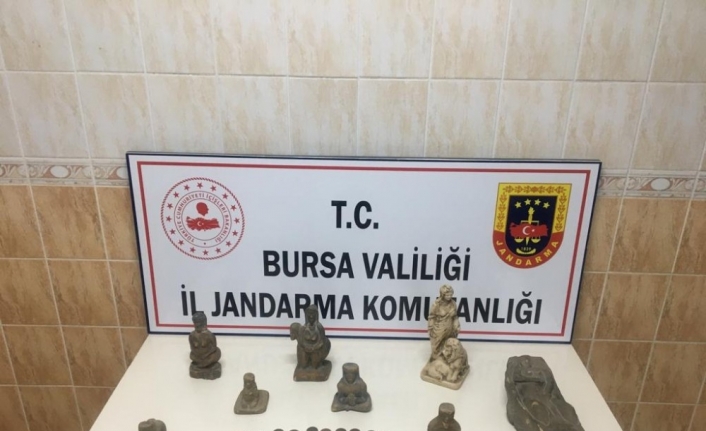 Tarihi eserleri satmak isterken yakalandılar