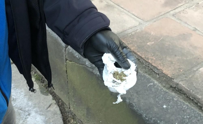 Uyuşturucu satıcıları bunu da yaptı, türbeye uyuşturucu sakladı