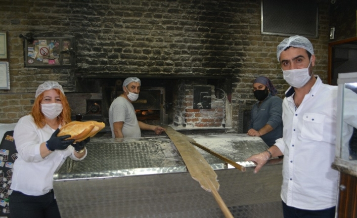 Ayvalık’ta fırınlarda ekmek üretimi başladı