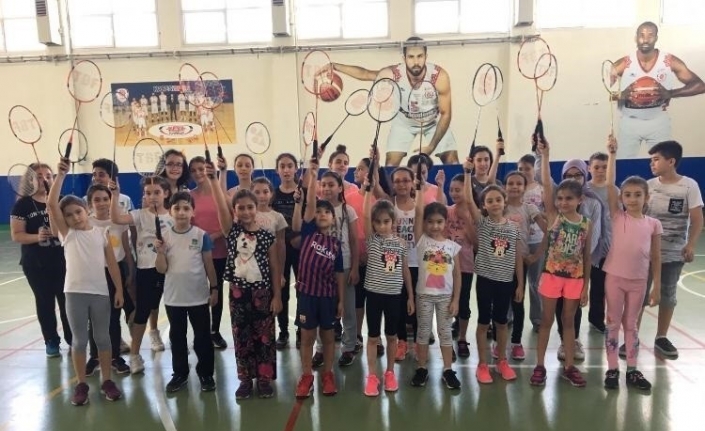 Badmintonculardan Evde Kal Çağrısına Destek