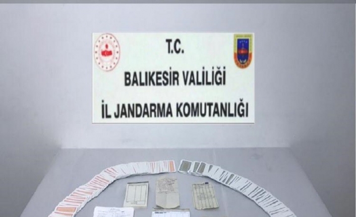 Balıkesir’de kumarhaneye çevrilmiş otel odasına kumar baskını