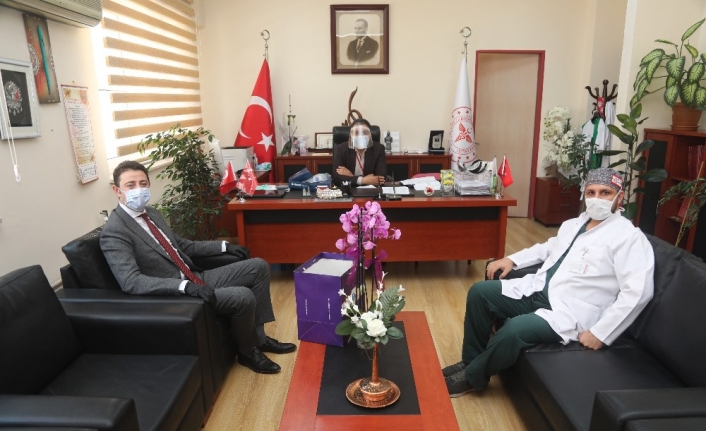 Bandırma Belediyesi’nden Devlet Hastaneleri’ne resüsitatör bağışı