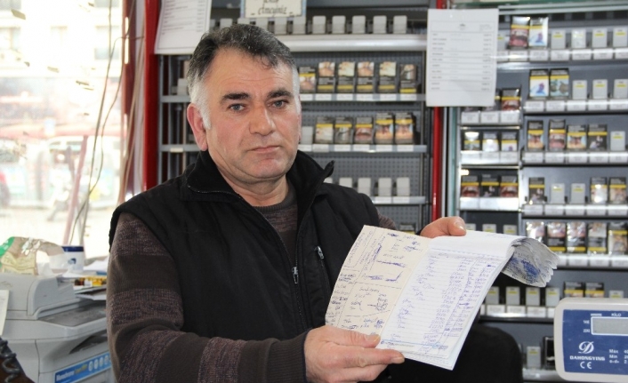 Bayram ikramiyesiyle başkasının bakkal borcunu kapattı