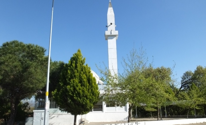 Burhaniye’de ikinci hafta sonu da sokaklar ve sahiller boş kaldı