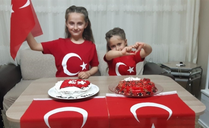 Bursa’da çocuklar Türk bayraklı pasta yapıp 23 Nisan’ı kutladı