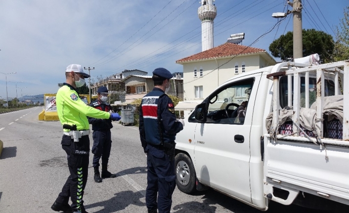 Çanakkale kontrol noktalarında korona virüs denetimi