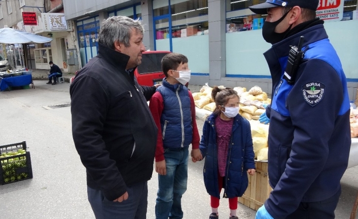Çocuklarını alıp pazara çıktı, zabıtaya yakalandı