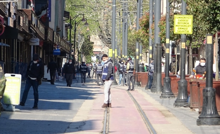 Cumhuriyet Caddesi yaya trafiğine kapatıldı