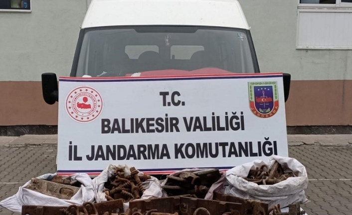 Demir yolu malzemelerini çalarken suç üstü yakalandılar