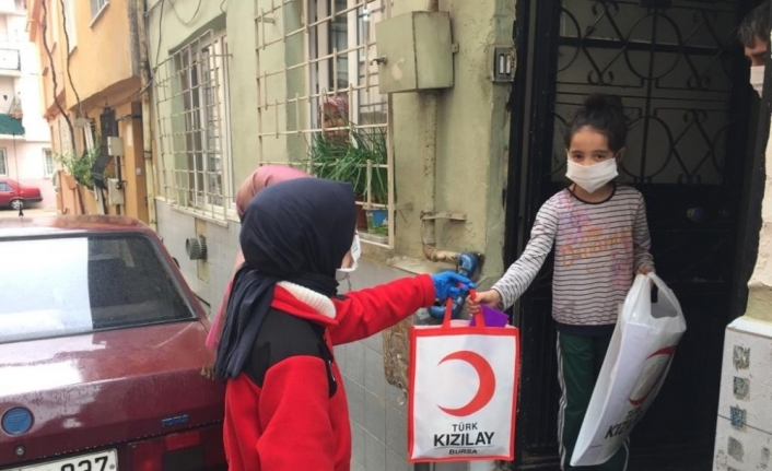 Genç Kızılay, minik Fatmanur’u yalnız bırakmadı