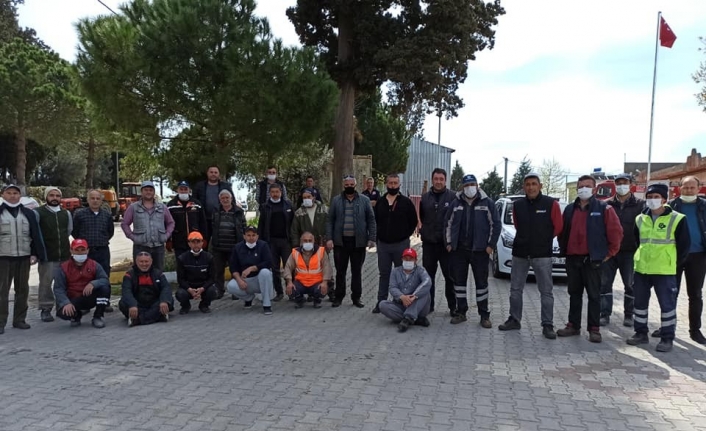 Gönüllü dezenfekte timi sokaklarda