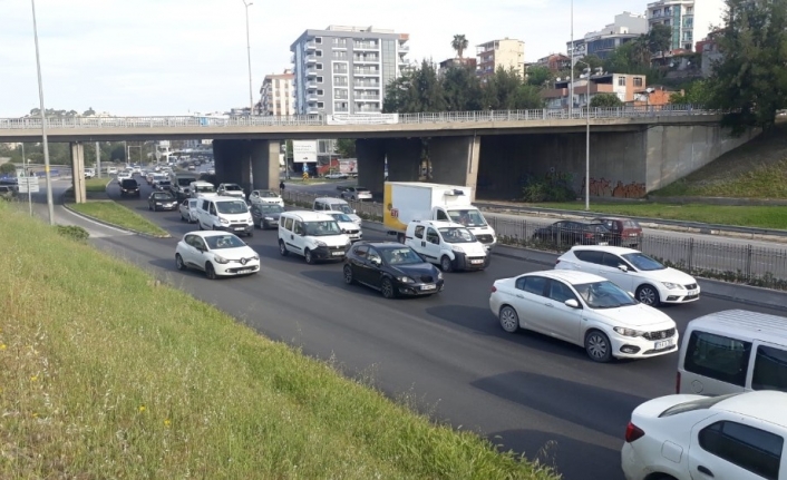 İzmir’de 4 günlük kısıtlamanın ardından ilk iş gününde yoğunluk