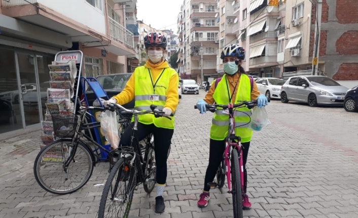 İzmir’de gönüllü ekip, yaşlılara yardım için pedal basıyor