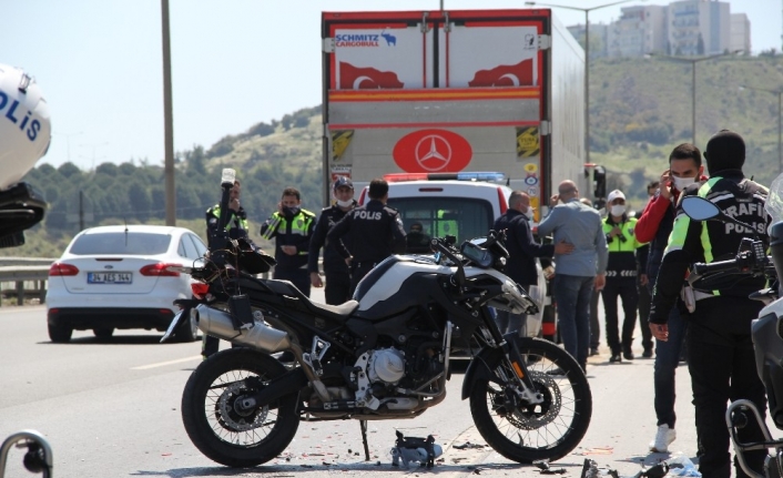 İzmir’de görevli trafik polisi kaza yaptı