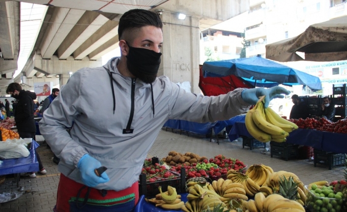 İzmir’de sokağa çıkma yasağı öncesi pazarlarda fiyat artışı