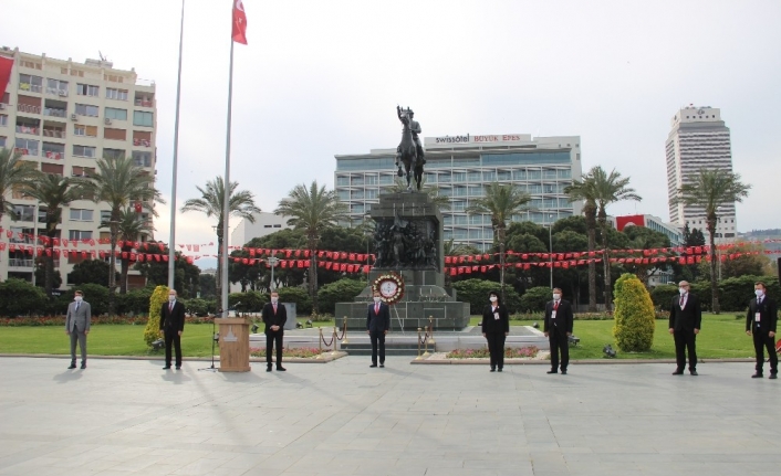 İzmir’de sosyal mesafeli 23 Nisan kutlaması