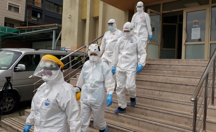 İzmir’in 422 kişilik filyasyon ekibi cephede salgınla savaşıyor