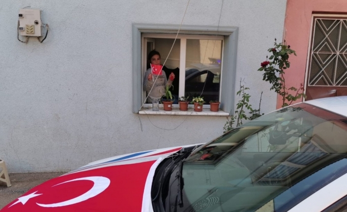 Jandarma ekipleri çocuklarla birlikte 23 Nisanı kutladı