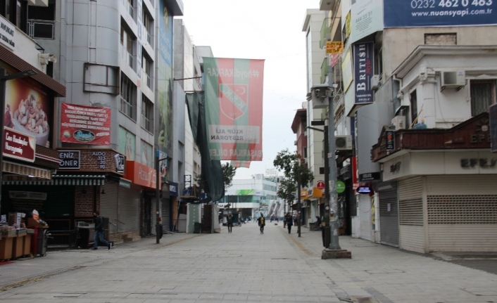 Karşıyaka Çarşısı’na giriş çıkışlar kapatıldı