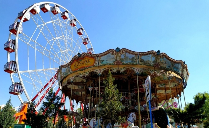 Lunapark adeta "hayalet parka" büründü