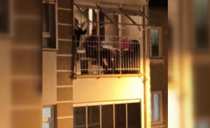 (Özel) Bursa’da balkonda fasıl gecesi