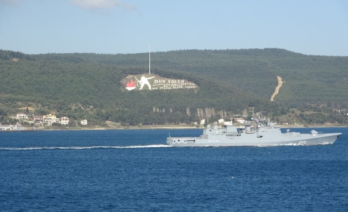 Rus savaş gemileri Çanakkale Boğazı’ndan geçti