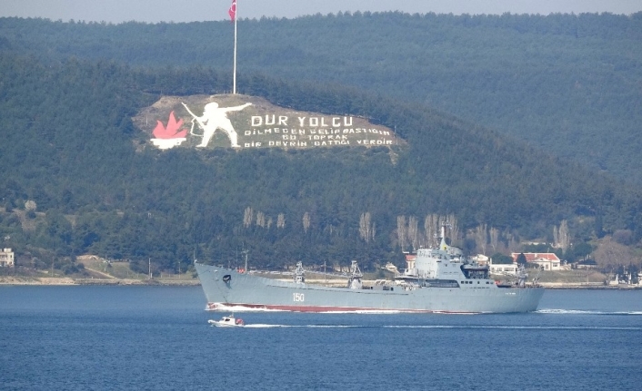 Rus savaş gemisi Çanakkale Boğazı’ndan geçti