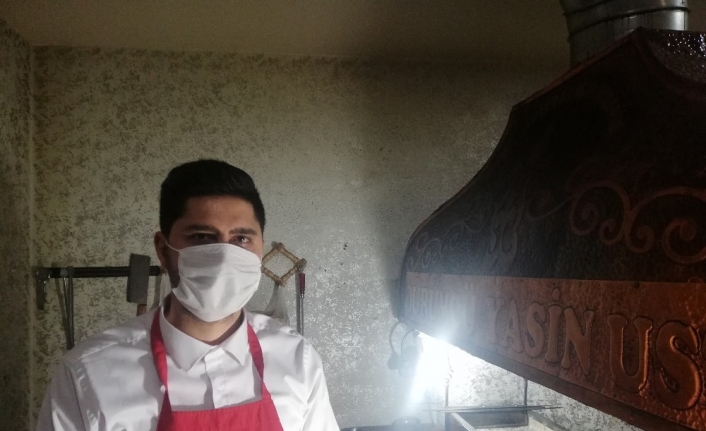 Sağlık çalışanları ile güvenlik güçlerine dürüm ikram etti