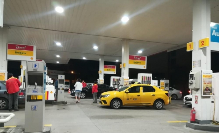 Sokağa çıkma yasağı bitti vatandaşlar benzin istasyonlarına akın etti