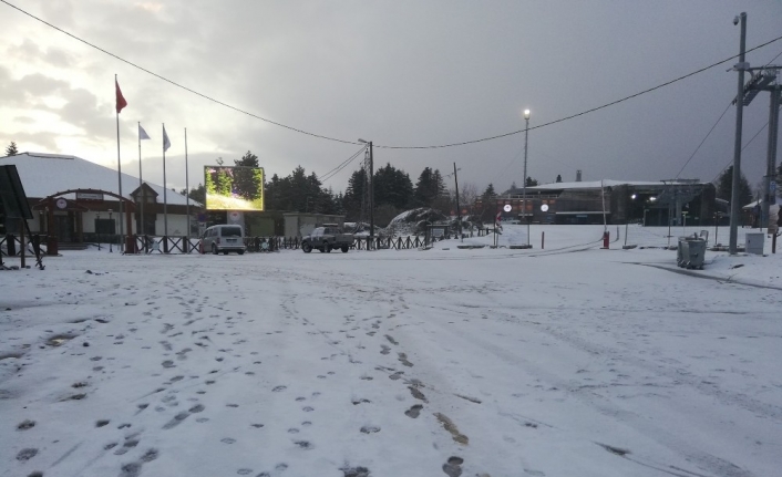 Uludağ’da nisan ayında kar sürprizi