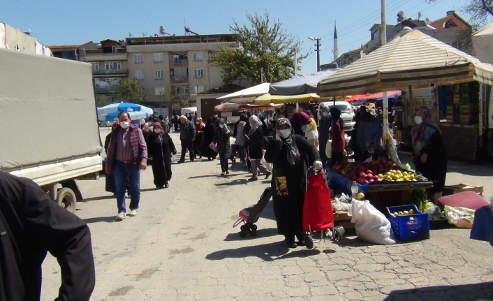 Vatandaşlar pazarlara akın ediyor