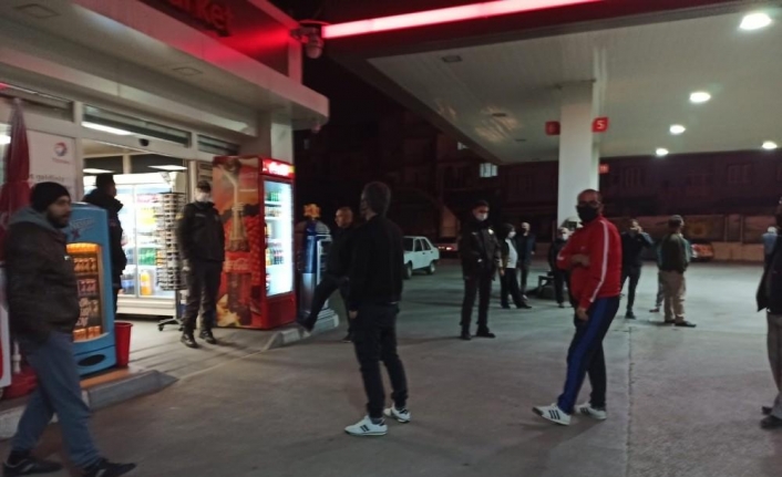 Yasak sona erdi, vatandaş benzin istasyonu marketine gitti