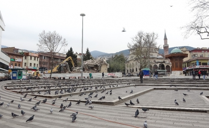 Yıkımı insanlar yerine güvercinler izledi