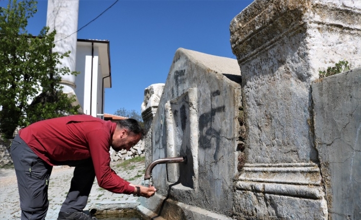 2 bin yıldır akan ölüler çeşmesinden su içiyorlar