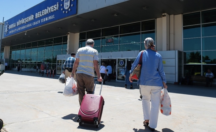 65 yaş üstü terminale akın etti...Yolcu kapma kavgası kameraya yansıdı