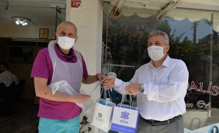 Altıeylül’den 267 berber ve kuaföre destek