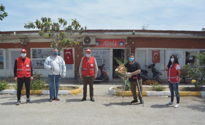 Ayvalık’ta engellilere ziyaret jesti