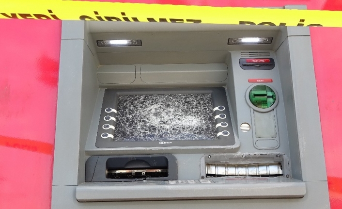Babasına kızıp ATM’leri parçalayan kadın: "Cinnet geçirdim"