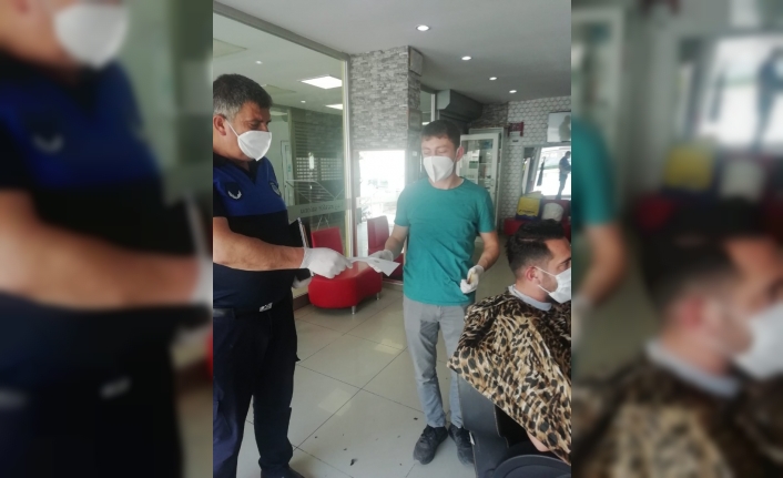 Burhaniye’de berber ve kuaförlere zabıta denetimi